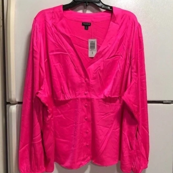 Torrid Size 26 / 4XL Barbie Pink Satin Blouse NWT - Picture 5 of 6